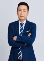 李一弘