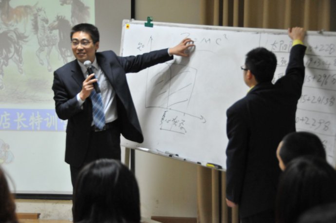 李建军老师《路尚鞋业销售技巧培训》课程现场