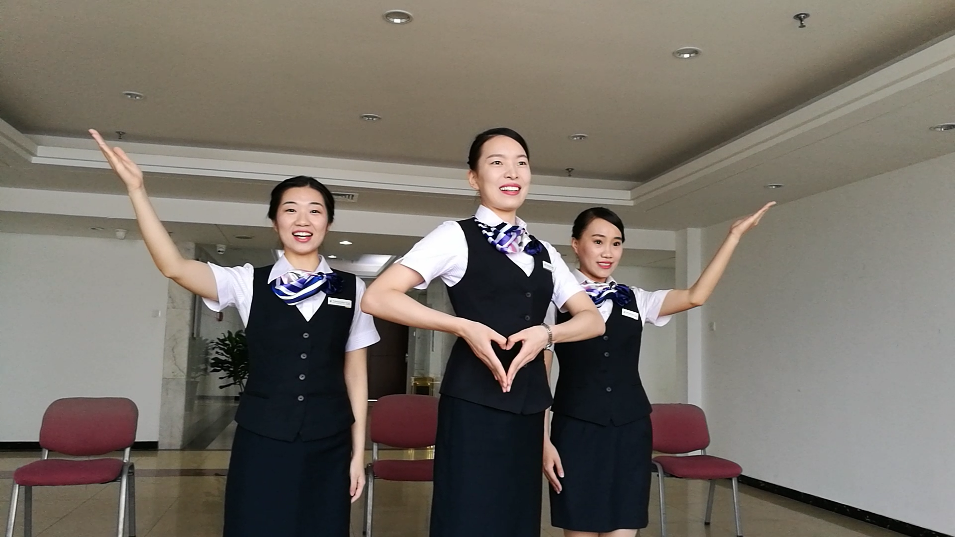 逯瑶老师为中国邮政储蓄银行人员做礼仪培训